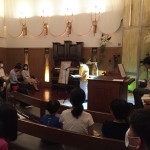 向かって右にあるのが、教会のパイプオルガン。